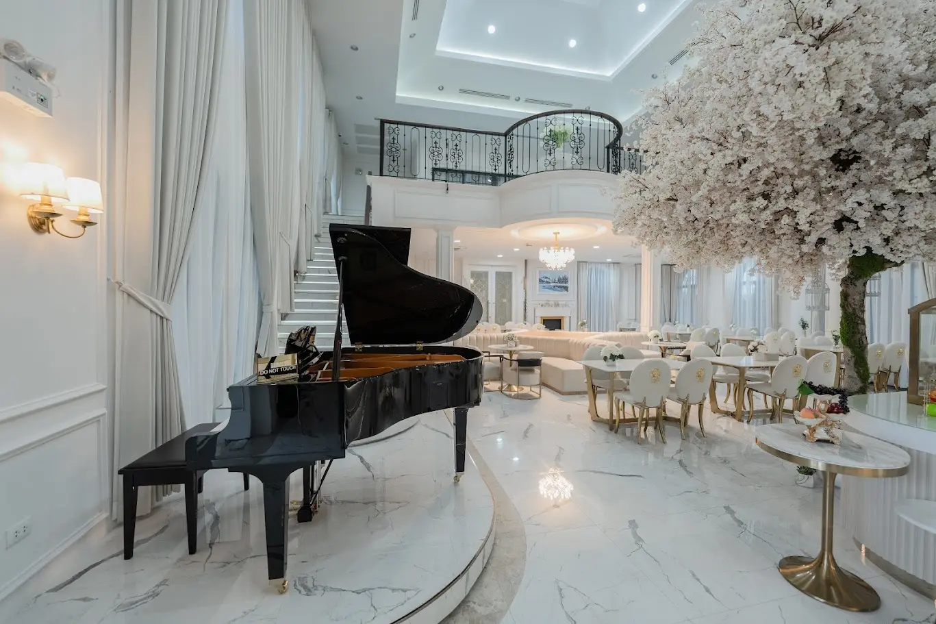 คาเฟ่เจ้านาง ขอนแก่น ถูกสร้างขึ้นจากแนวคิดในการนำเสนอประสบการณ์คาเฟ่ที่ผสมผสานความงดงามของสถานที่ รสชาติของเครื่องดื่ม และการบริการที่ใส่ใจในรายละเอียด เพื่อให้ผู้มาเยือนได้สัมผัสช่วงเวลาแห่งความผ่อนคลายในบรรยากาศที่แตกต่างจาก ร้านกาแฟขอนแก่น ทั่วไป และกลายเป็นสถานที่ที่หลายคนอยากกลับมาเยือนอีกครั้ง