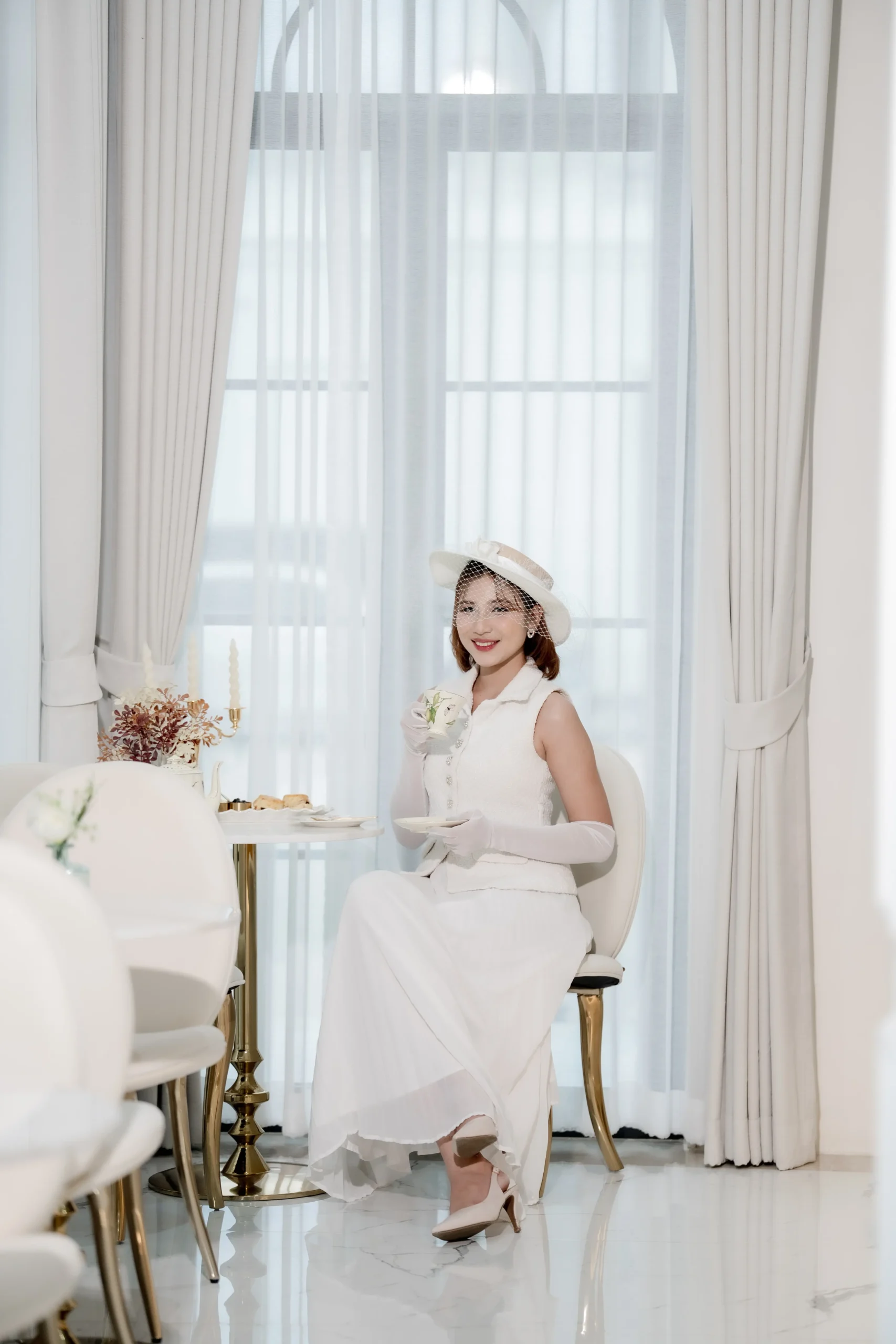 Chaonang Cafe Gallery Indoor ความงดงามของสถาปัตยกรรมและพื้นที่สีเขียวทำให้ คาเฟ่เจ้านาง ขอนแก่น เป็นหนึ่งใน คาเฟ่ขอนแก่นสวยๆ ที่เหมาะสำหรับการพักผ่อน พบปะ และถ่ายภาพ