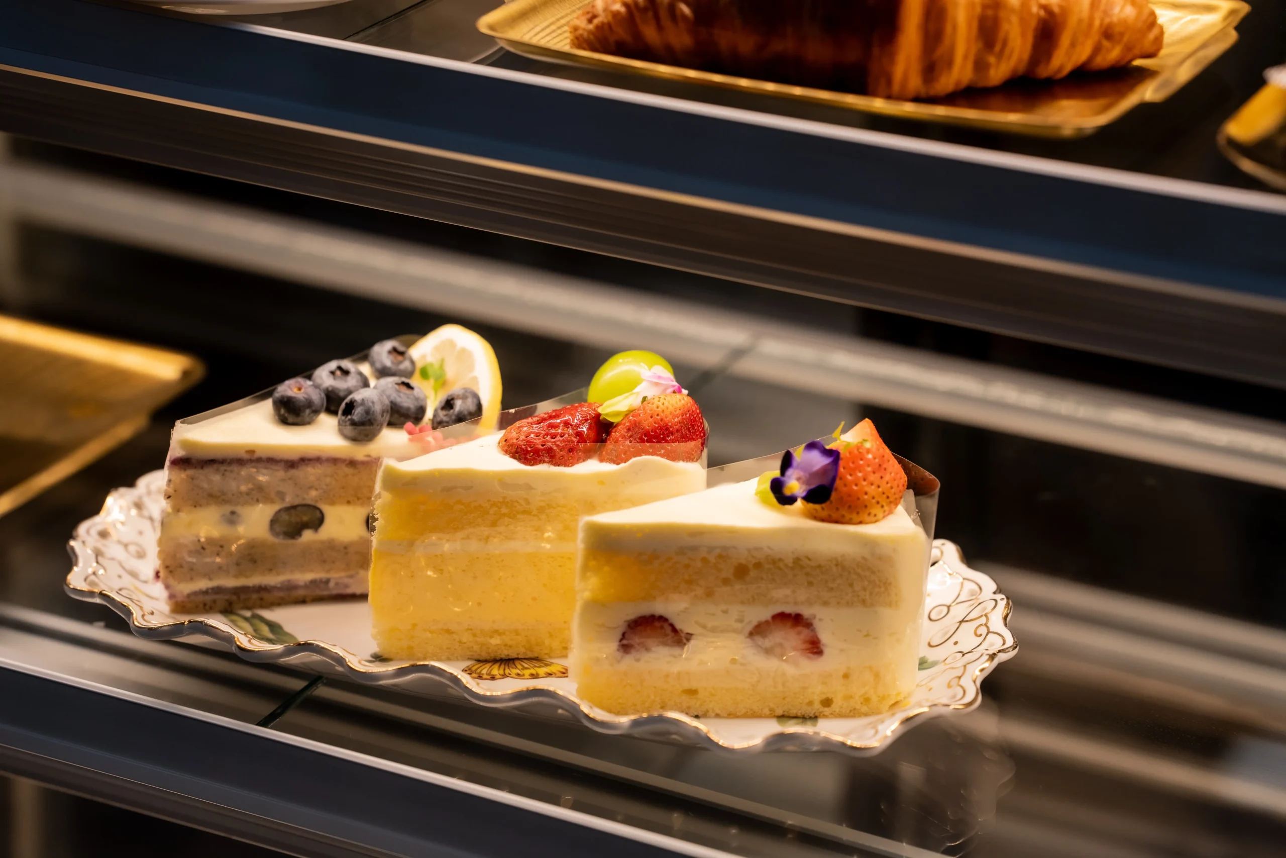 Chaonang Cafe Gallery Indoor ความงดงามของสถาปัตยกรรมและพื้นที่สีเขียวทำให้ คาเฟ่เจ้านาง ขอนแก่น เป็นหนึ่งใน คาเฟ่ขอนแก่นสวยๆ ที่เหมาะสำหรับการพักผ่อน พบปะ และถ่ายภาพ