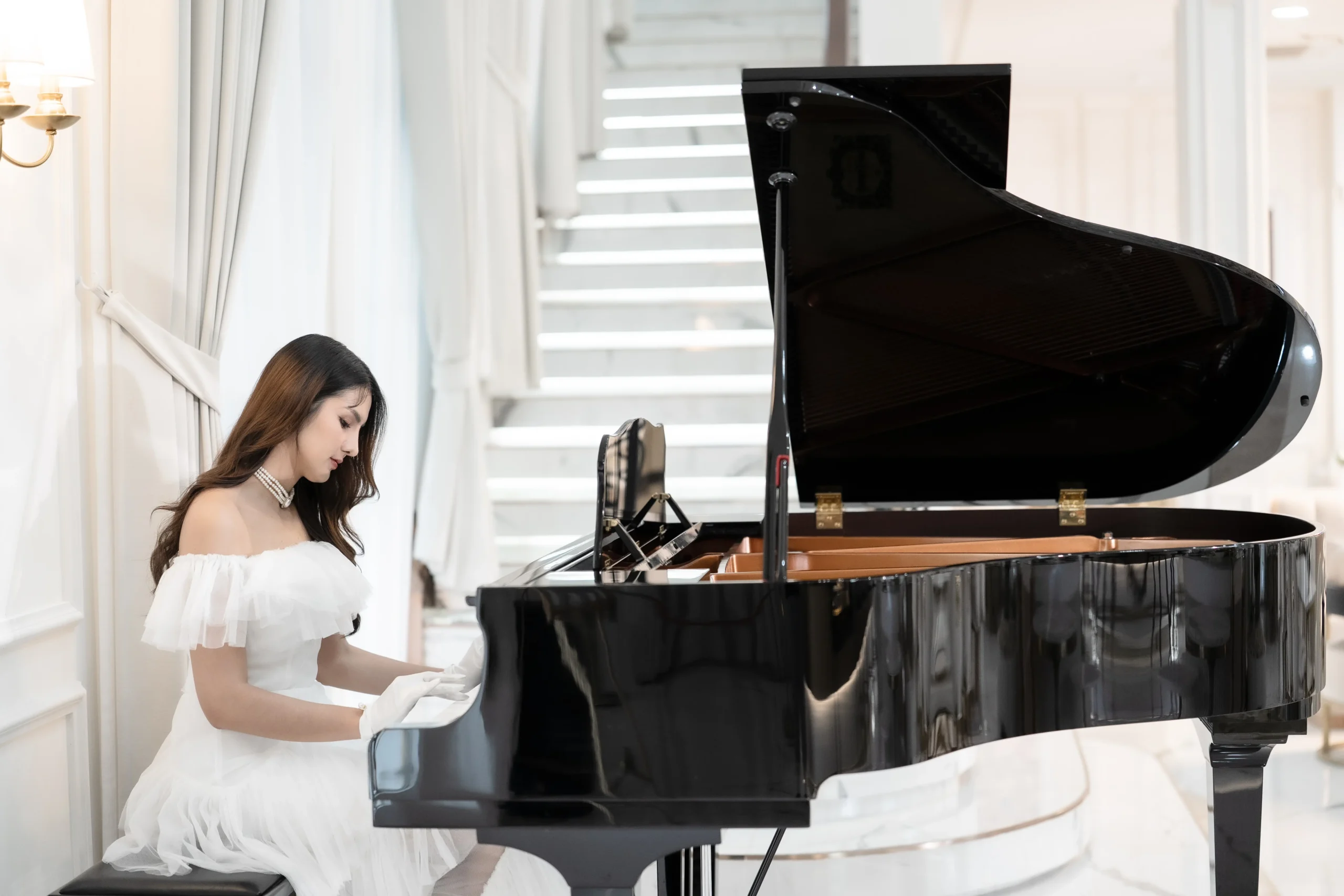 Chaonang Cafe Gallery Indoor ความงดงามของสถาปัตยกรรมและพื้นที่สีเขียวทำให้ คาเฟ่เจ้านาง ขอนแก่น เป็นหนึ่งใน คาเฟ่ขอนแก่นสวยๆ ที่เหมาะสำหรับการพักผ่อน พบปะ และถ่ายภาพ