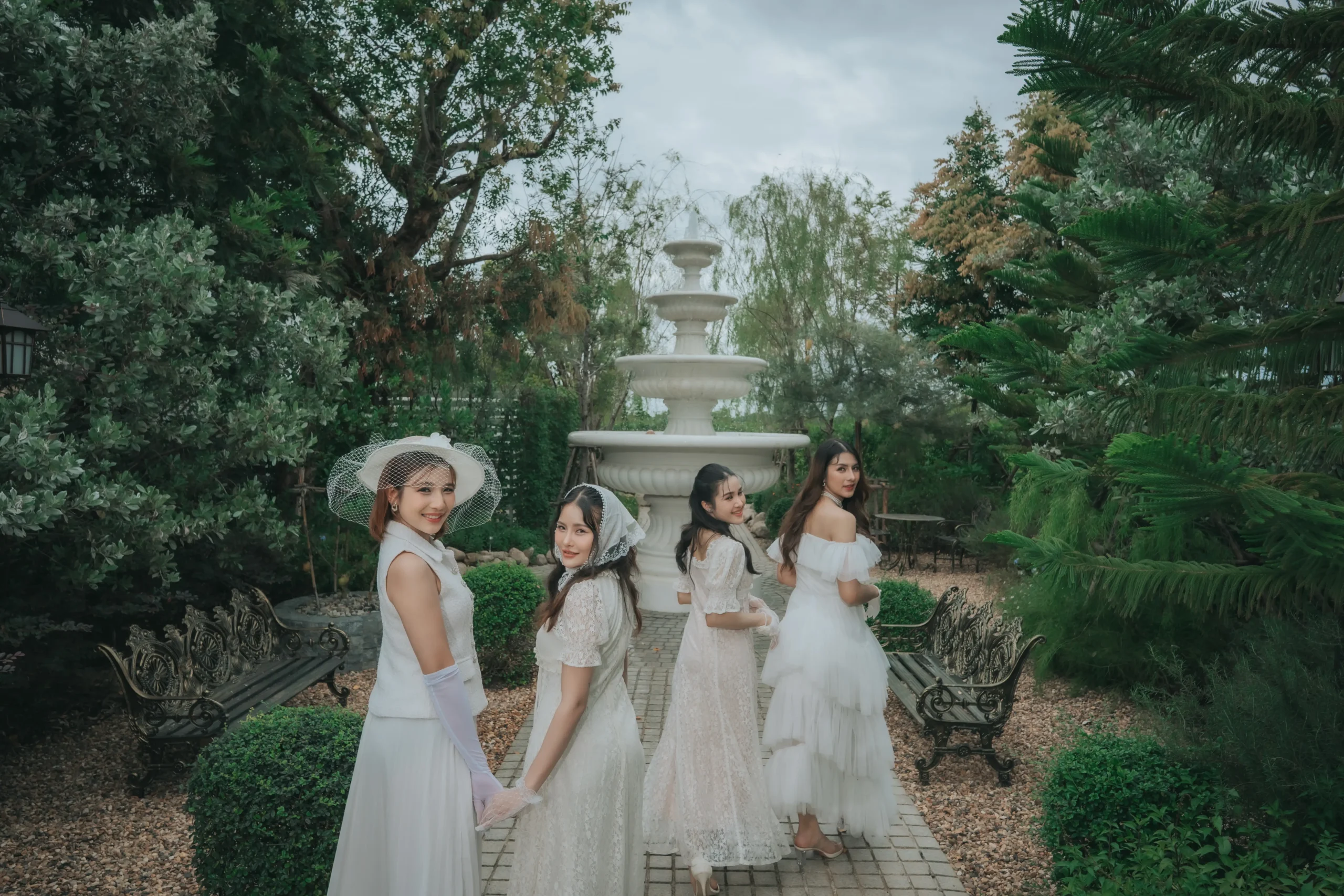 Chaonang Cafe Gallery Outdoor ความงดงามของสถาปัตยกรรมและพื้นที่สีเขียวทำให้ คาเฟ่เจ้านาง ขอนแก่น เป็นหนึ่งใน คาเฟ่ขอนแก่นสวยๆ ที่เหมาะสำหรับการพักผ่อน พบปะ และถ่ายภาพ