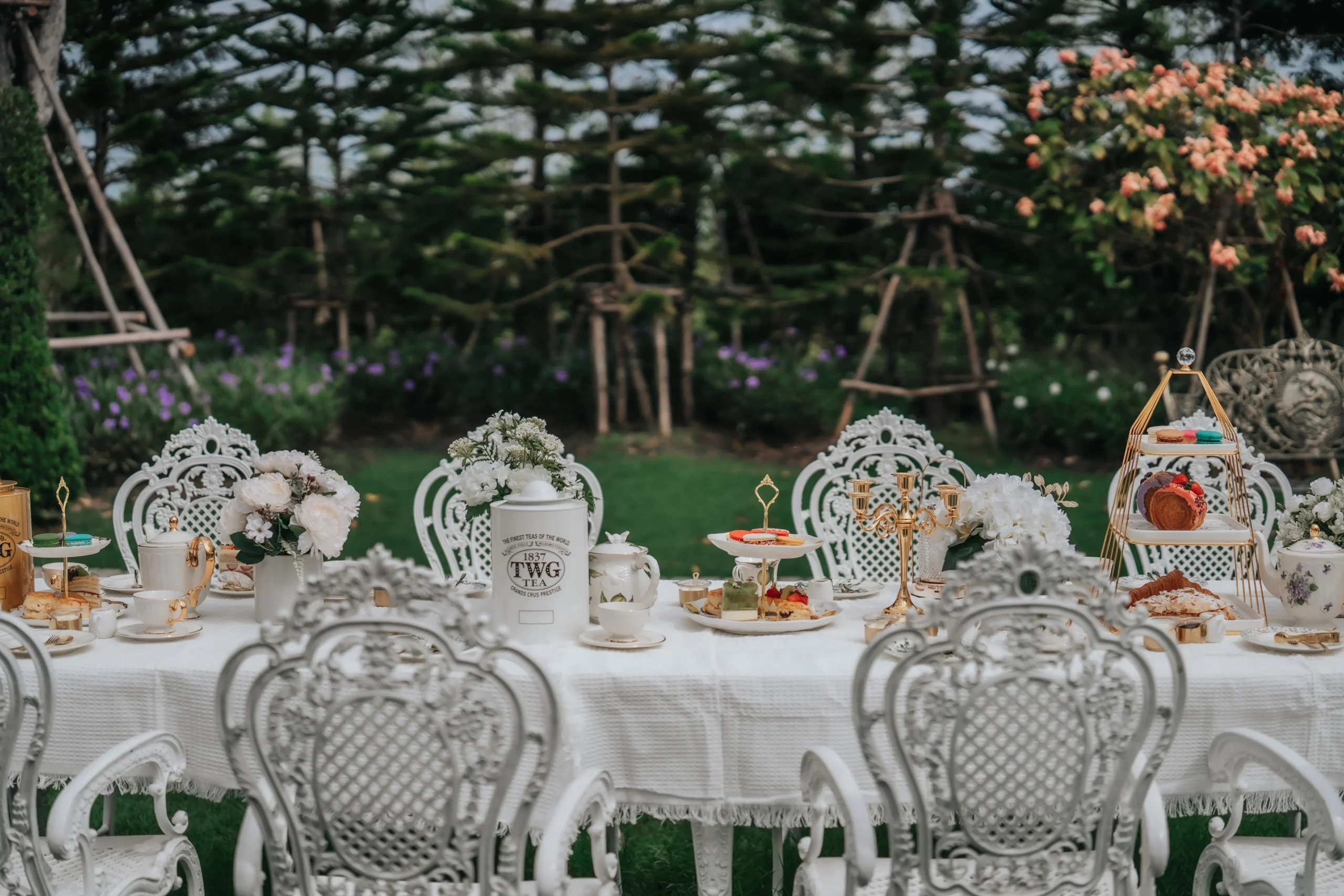 Chaonang Cafe Gallery Outdoor ความงดงามของสถาปัตยกรรมและพื้นที่สีเขียวทำให้ คาเฟ่เจ้านาง ขอนแก่น เป็นหนึ่งใน คาเฟ่ขอนแก่นสวยๆ ที่เหมาะสำหรับการพักผ่อน พบปะ และถ่ายภาพ