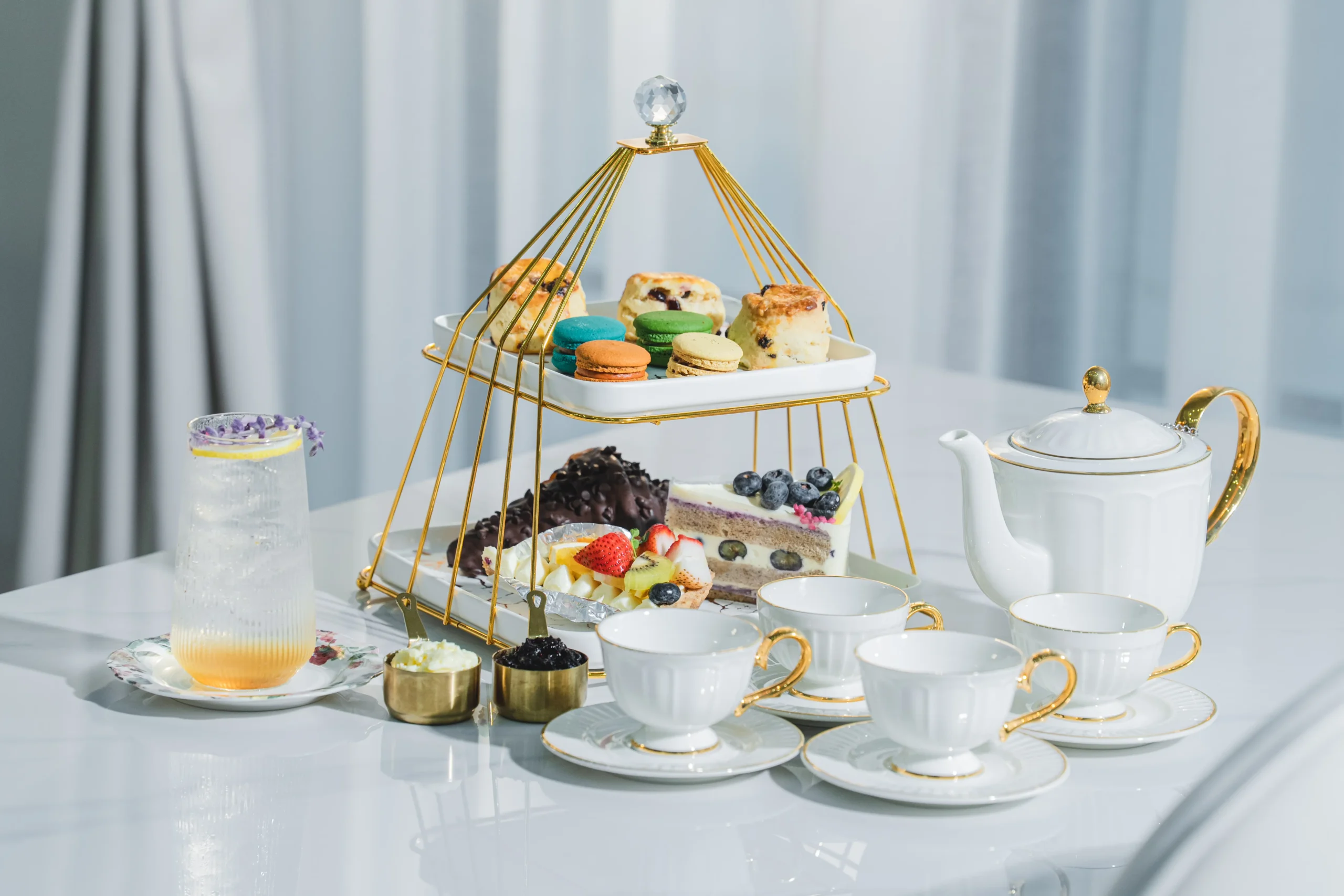 Chaonang Cafe Gallery Indoor ความงดงามของสถาปัตยกรรมและพื้นที่สีเขียวทำให้ คาเฟ่เจ้านาง ขอนแก่น เป็นหนึ่งใน คาเฟ่ขอนแก่นสวยๆ ที่เหมาะสำหรับการพักผ่อน พบปะ และถ่ายภาพ