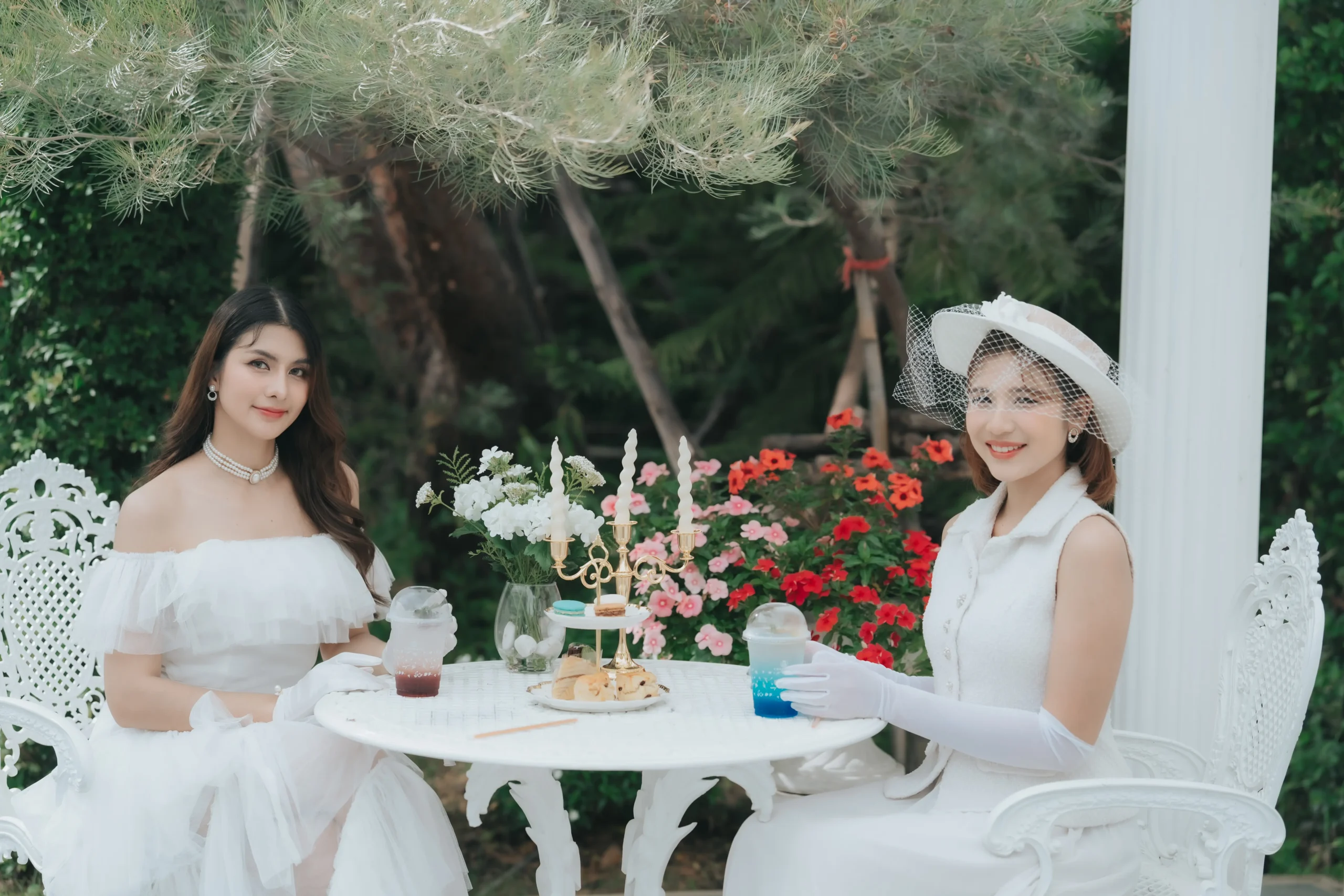 Chaonang Cafe Gallery Outdoor ความงดงามของสถาปัตยกรรมและพื้นที่สีเขียวทำให้ คาเฟ่เจ้านาง ขอนแก่น เป็นหนึ่งใน คาเฟ่ขอนแก่นสวยๆ ที่เหมาะสำหรับการพักผ่อน พบปะ และถ่ายภาพ